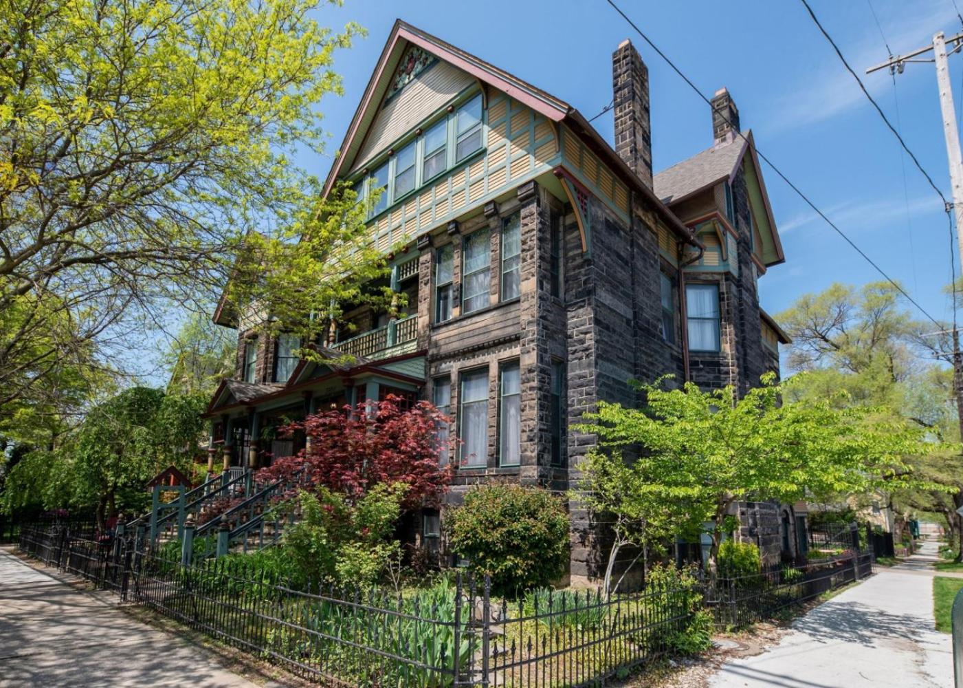 Stone Gables Inn Кливланд Екстериор снимка