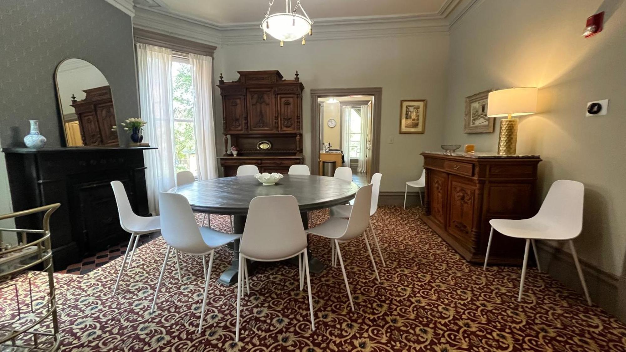 Stone Gables Inn Кливланд Екстериор снимка